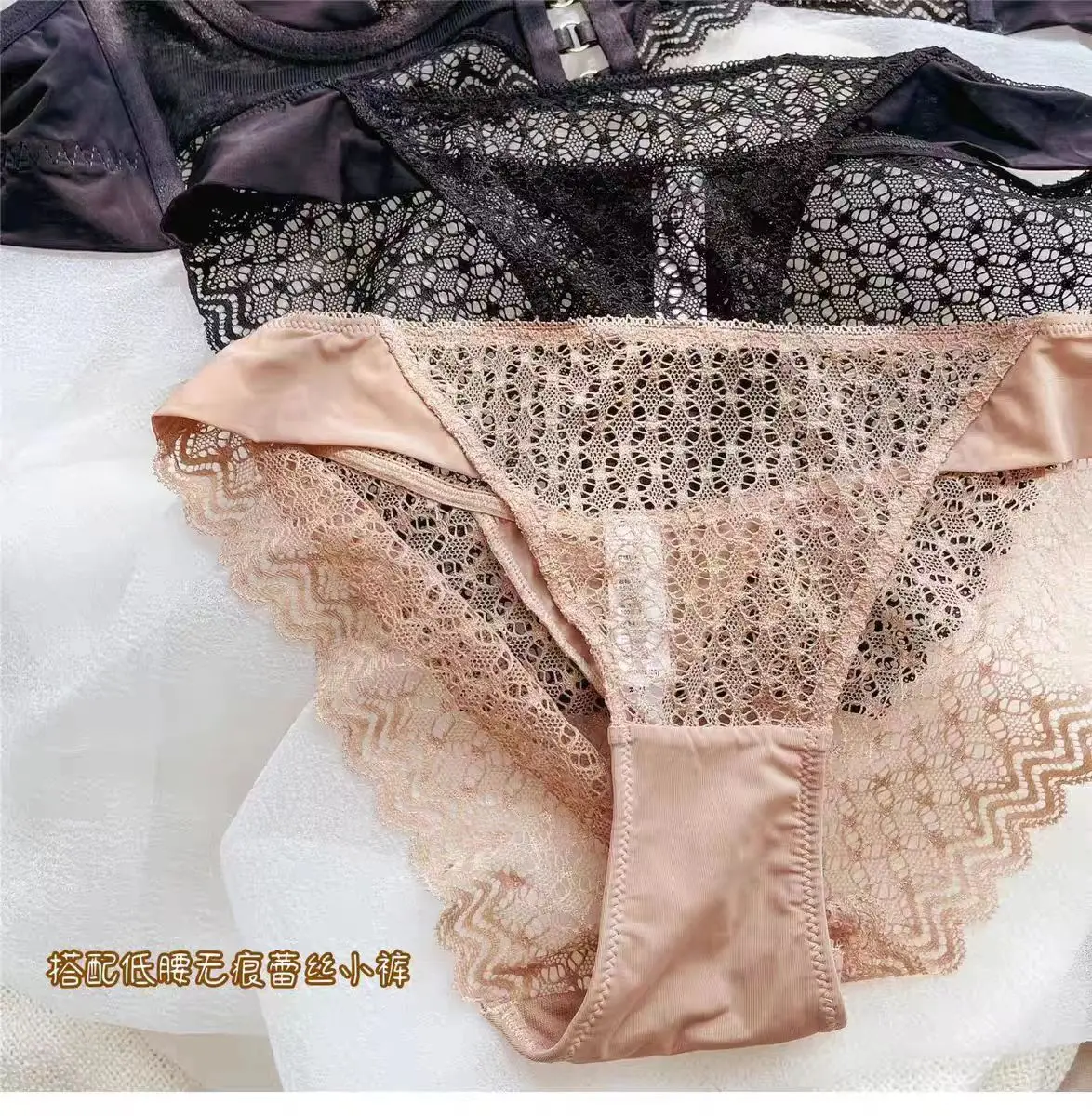 Reggiseno e mutandine da ragazza Sexy set di reggiseno in pizzo sottile raccoglie un grande petto mostra un piccolo anello in acciaio morbido per raccogliere biancheria intima ausiliaria del seno