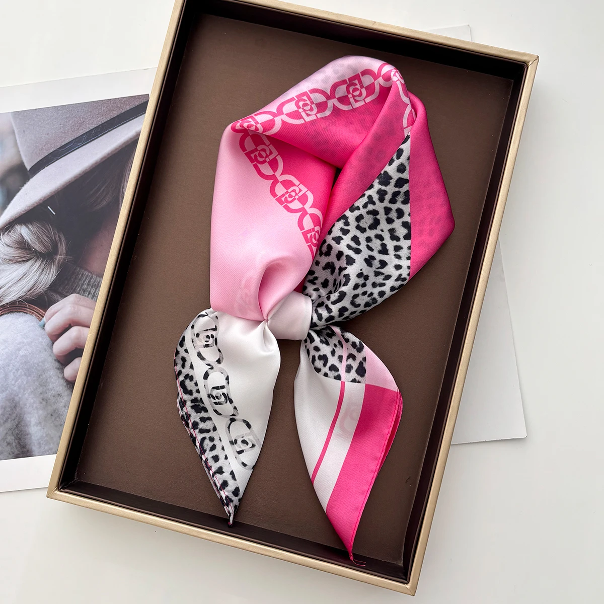 New Four Seasons Leopard Print Silk Square Scarf 65x65cm Fashionable Neckerchief Hijab Headband Luxury Sunscreen Shawl Bandannas