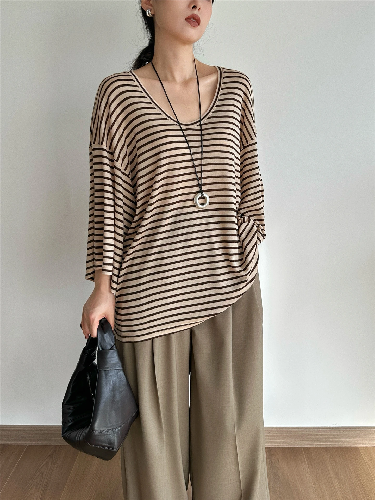 

Женская повседневная футболка свободного кроя с длинным рукавом в полоску из легкой смесовой ткани Lenzing Wool, стандартная длина