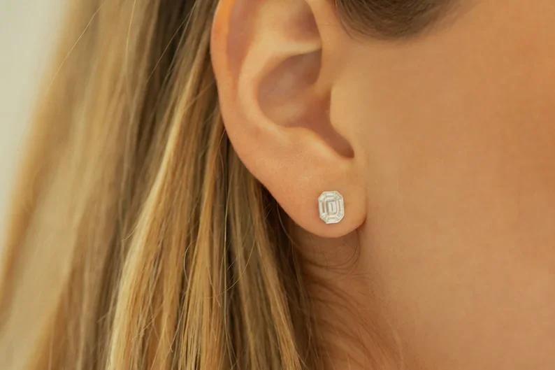 Lo más nuevo de 2023 pendientes de diamantes 14k F Color VVS claridad 1,00 Ctw cada aspecto ilusión de corte esmeralda conjunto pendientes de tuerca con corte escalonado