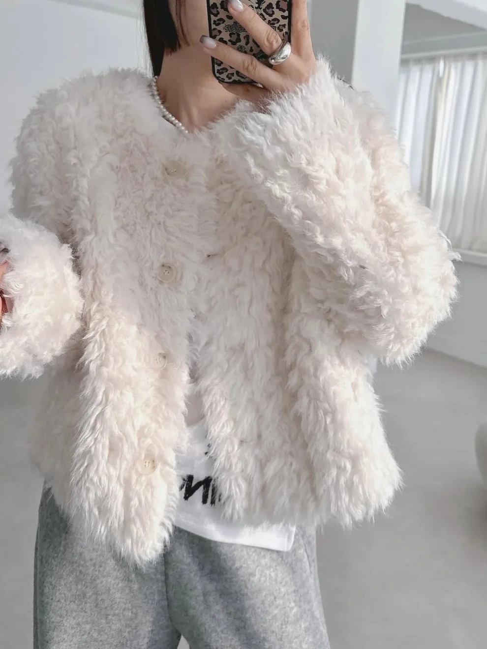 Chic automne hiver rétro simple bouton rond Ne Faion chaud manteau de fourrure d'agneau femmes écologique fourrure douce moyenne mince