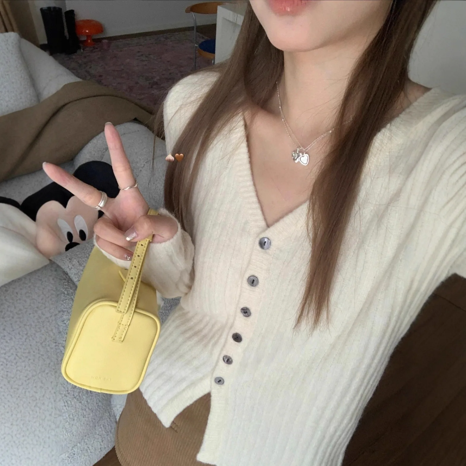 

Slim-fit V-neck knitted cardigan for women, warm and soft sweater for autumn and winter