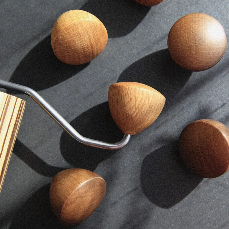 C40 Hand Grinder 3 Universal Accessories, Handle Solid Wood Ball Head Oak Primary color Oak Smoked color