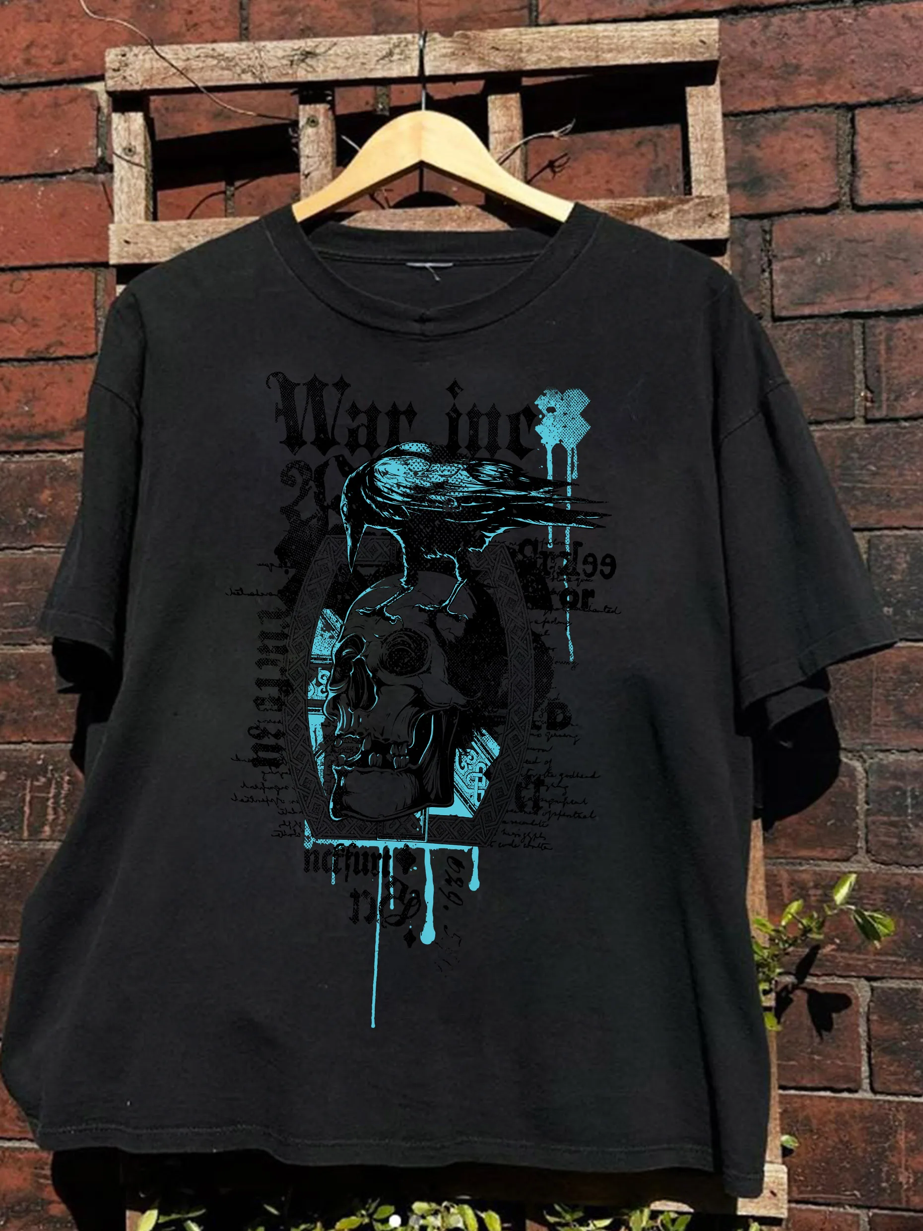 

Men's T-Shirt with Crow and Skull Print Design, Black Short Sleeve Crew Neck, 100% Cotton