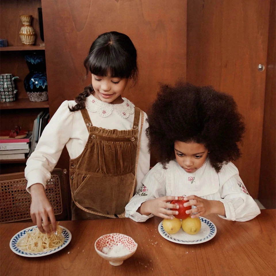 2025 AW ملابس الفتيات EM جديد الخريف طفل أطفال متماسكة سترة طفلة التطريز زهرة سترة السراويل الأطفال الزي مجموعة