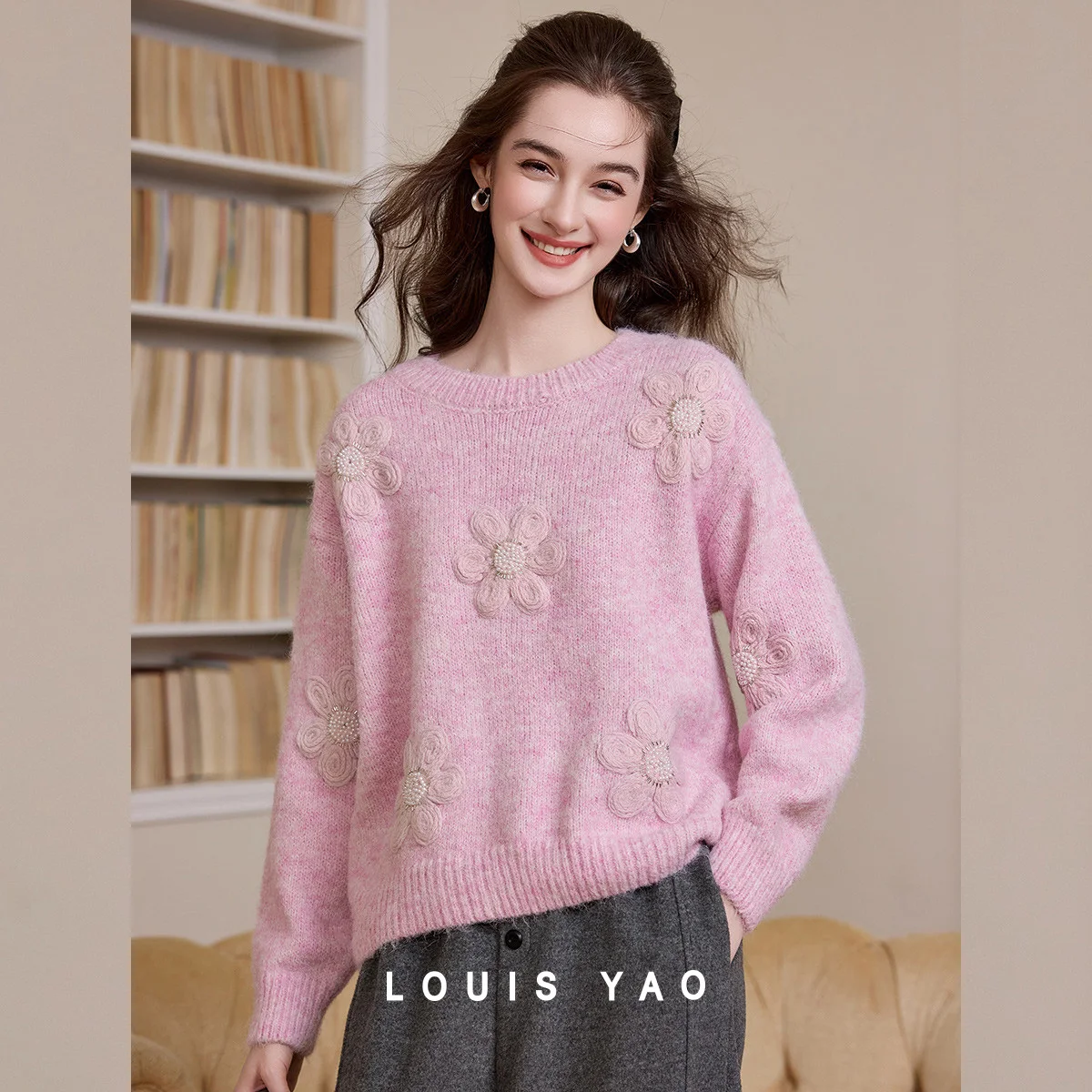 

LOUIS YAO Floral-embellished Knitted Sweater 2025 Autumn/Winter Pullovers Sweet Style Slightly Stretch Women's Knitted Sweater