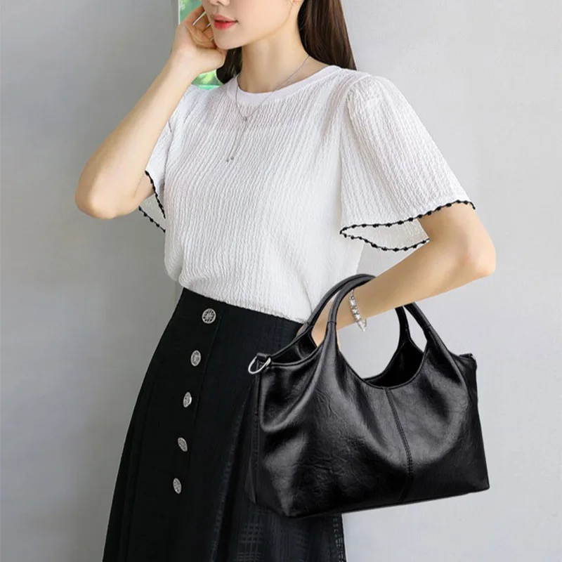 

Elegant Retro Large Capacity Crossbody Bag for Women Fashionable Luxury Shoulder Handbag Simple Elegance European American Style