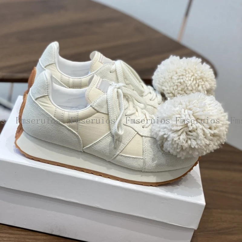

Женские модные повседневные кроссовки с круглым носком на толстой подошве со шнуровкой и пушистым шариком, удобная дышащая прогулочная обувь, повседневная обувь