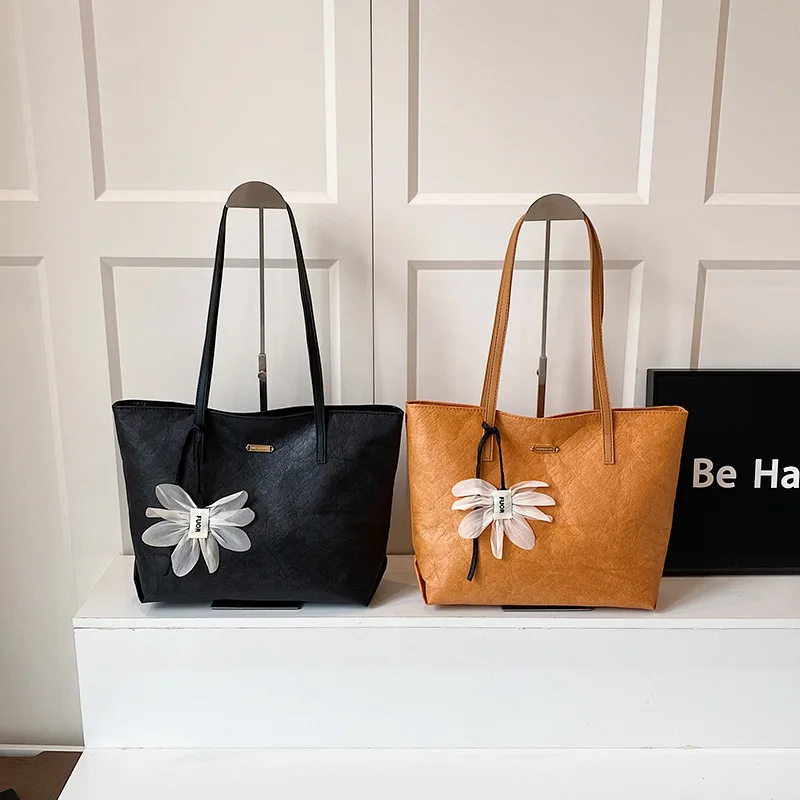 

Simple and stylish commuter underarm bag 2025 summer new commuter large-capacity tote bag flower shoulder handbag