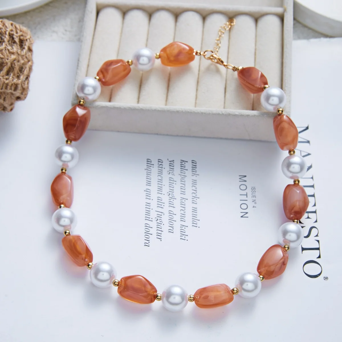 Französische sanfte barocke Halskette mit simulierten Perlen aus rosa Harz für Damen und Herren, elegante, süße, unregelmäßige Perlen, Choker-Schmuck, Geschenk – Detail 29