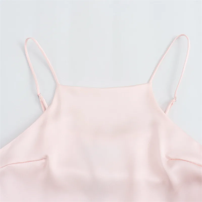 유럽과 미국의 새로운 패션 감각을 담은 여성 의류 실크 새틴 질감의 짧은 드레스