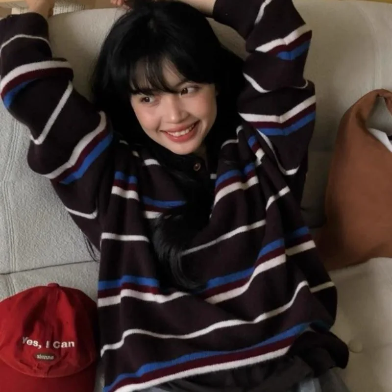 

Американский осенне-зимний новый свободный свитер в контрастную полоску с лацканами в стиле пэчворк, универсальный вязаный модный топ с круглым вырезом