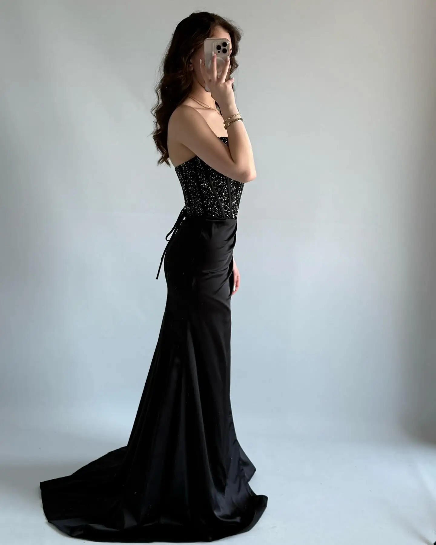 2025 Custom Made Strapless Jersey ชุดพิเศษเซ็กซี่ A-Line คริสตัลความยาวชั้นริบบิ้นชุดราตรี