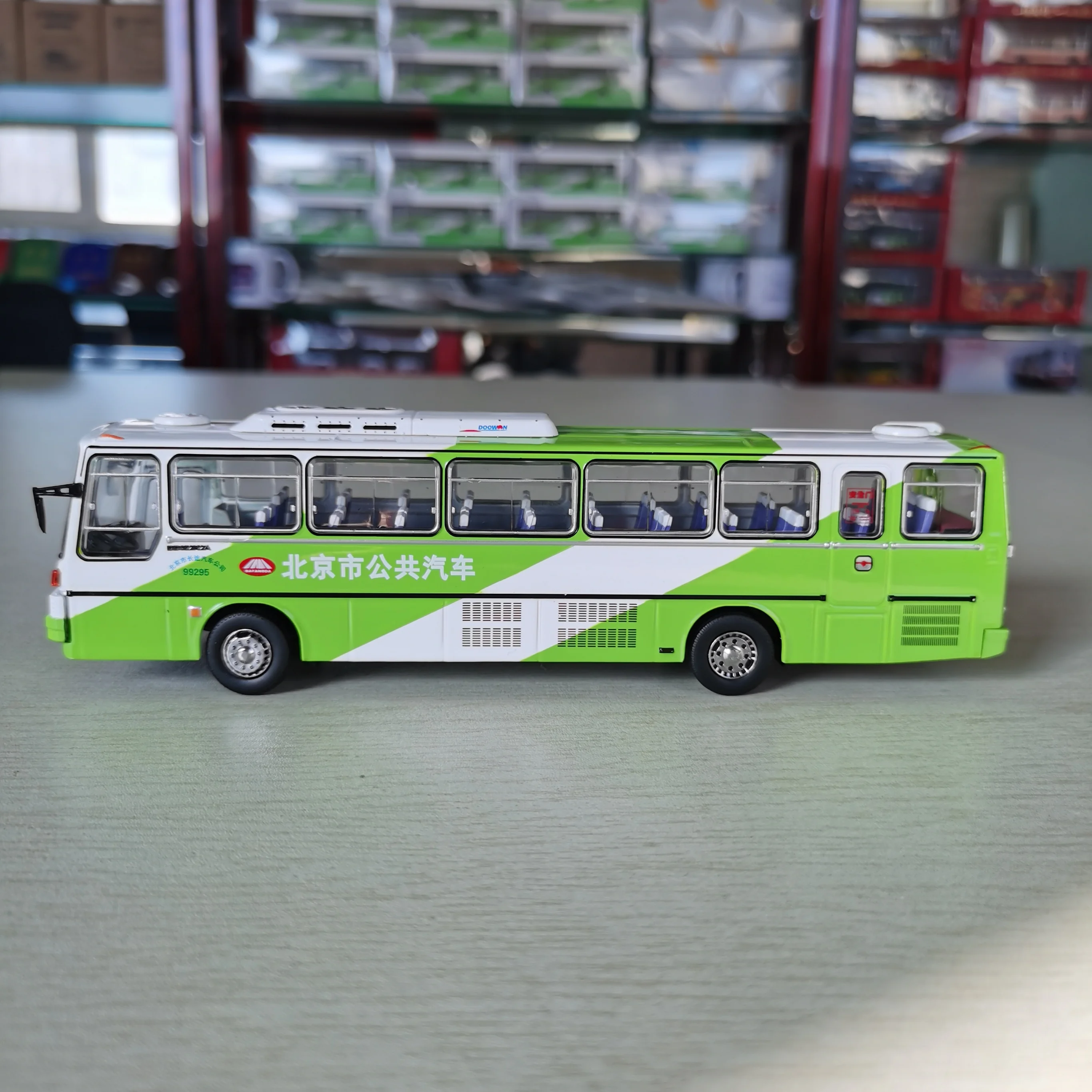 Diecast escala 1:64 ônibus huanghai dd6112h2a 916 bafangda edição modelo de carro brinquedo colecionável presente lembrança exibição ornamento