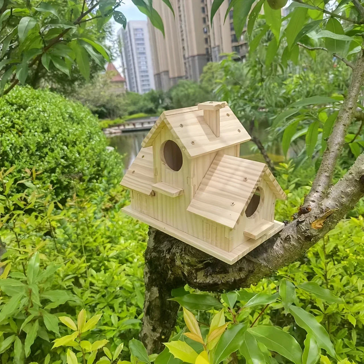 Wooden Bird Nest Outdoor Parrot House Weatherproof Bird Feeder Countryside Designed Garden Ornament Breeding Box Quail Cage Toy