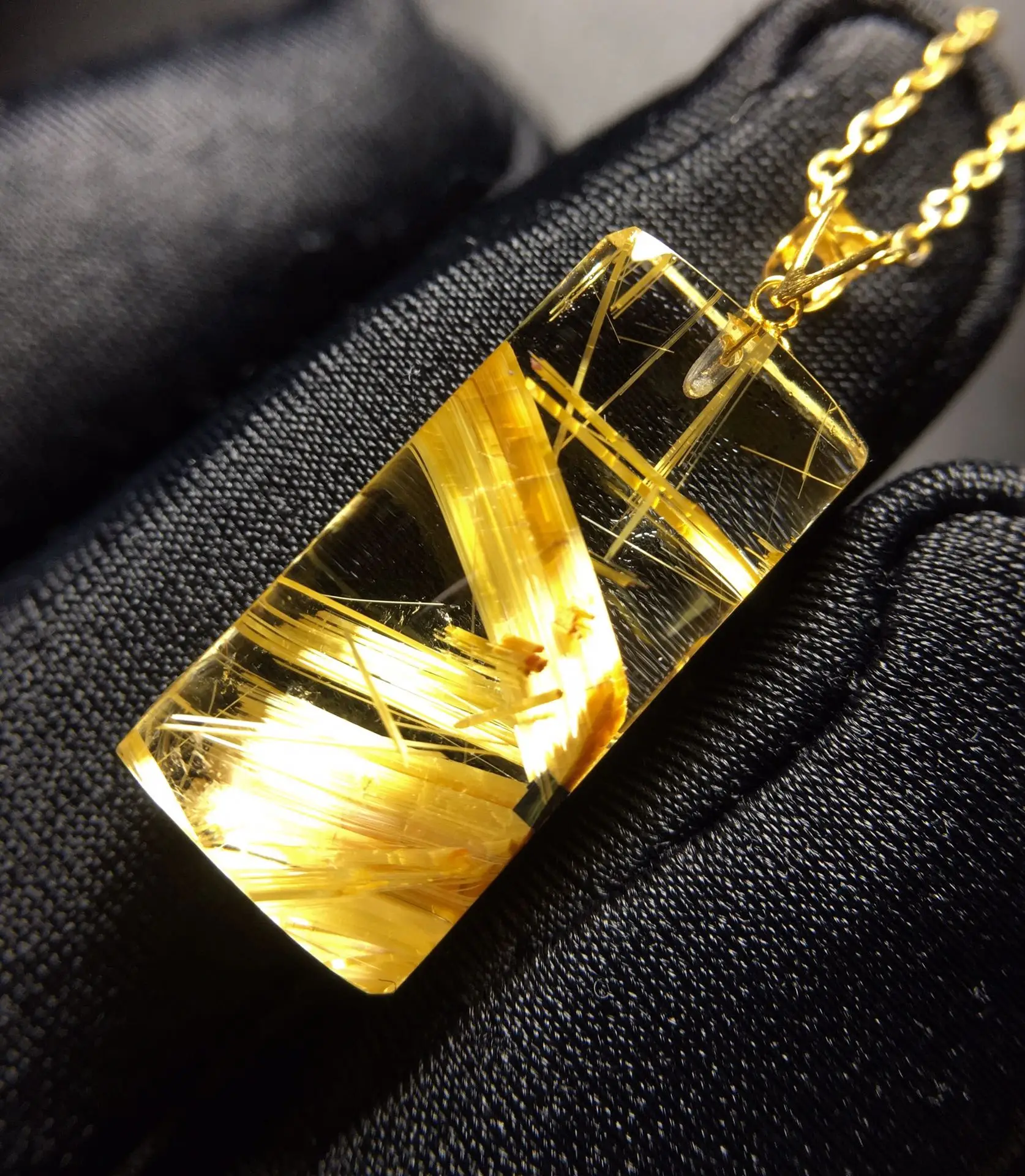 

Natural Gold Rutilated Quartz Pendant Flower Rutilated Quartz Jewelry 21*10*5.5mm Guanyin Women Brazil AAAAAAA