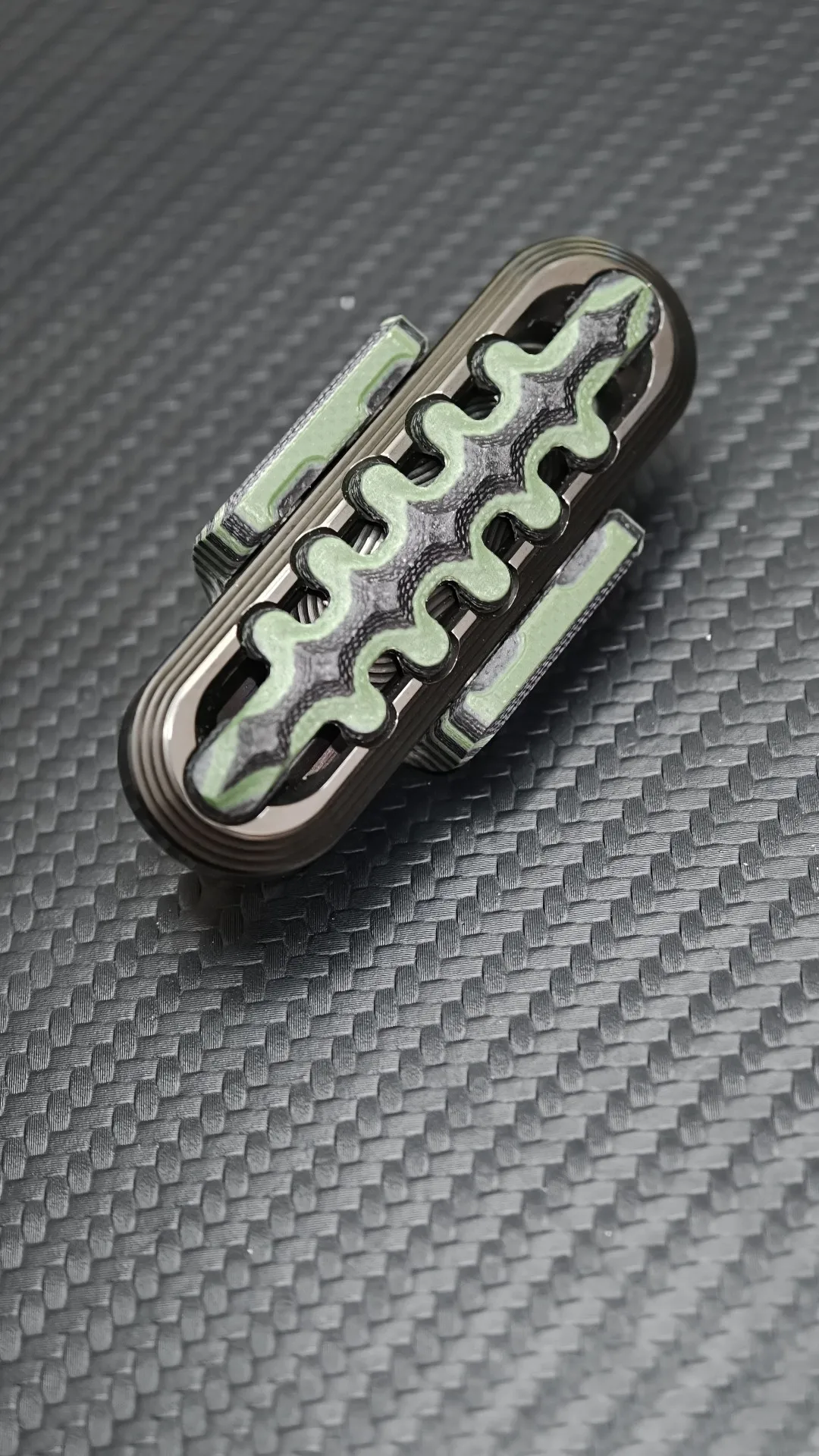 Used EDC Wan Wu steel bone 1.0 Pathogen bone G10 + stainless steel material