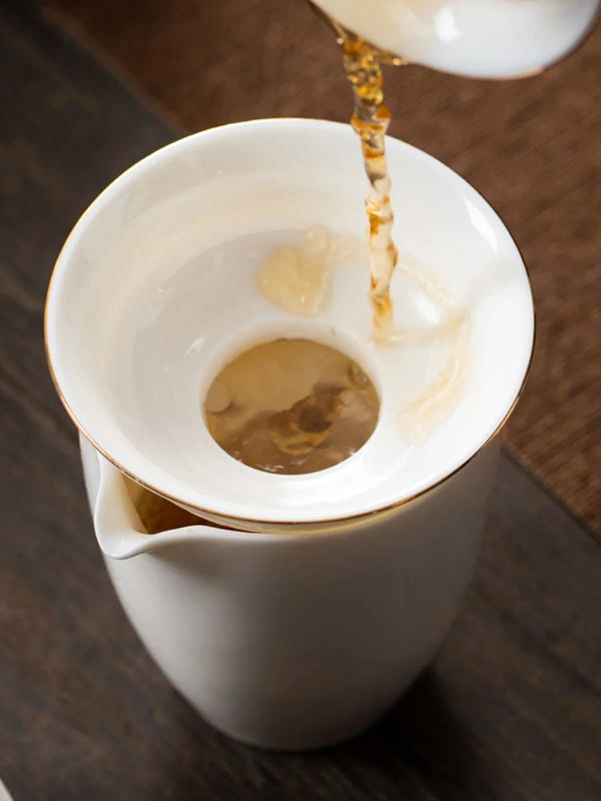 طقم شاي من البورسلين الأبيض مع كوب عام ووعاء تحضير الشاي بغطاء زجاجي وفلتر من البورسلين اليشبي #2