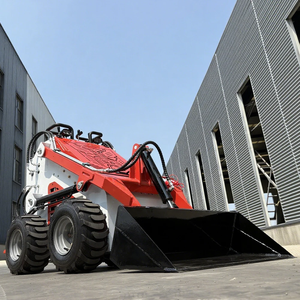 

Индивидуальный мини-погрузчик OMI H200 с двухцилиндровым двигателем EPA Euro 5 для работы на ферме