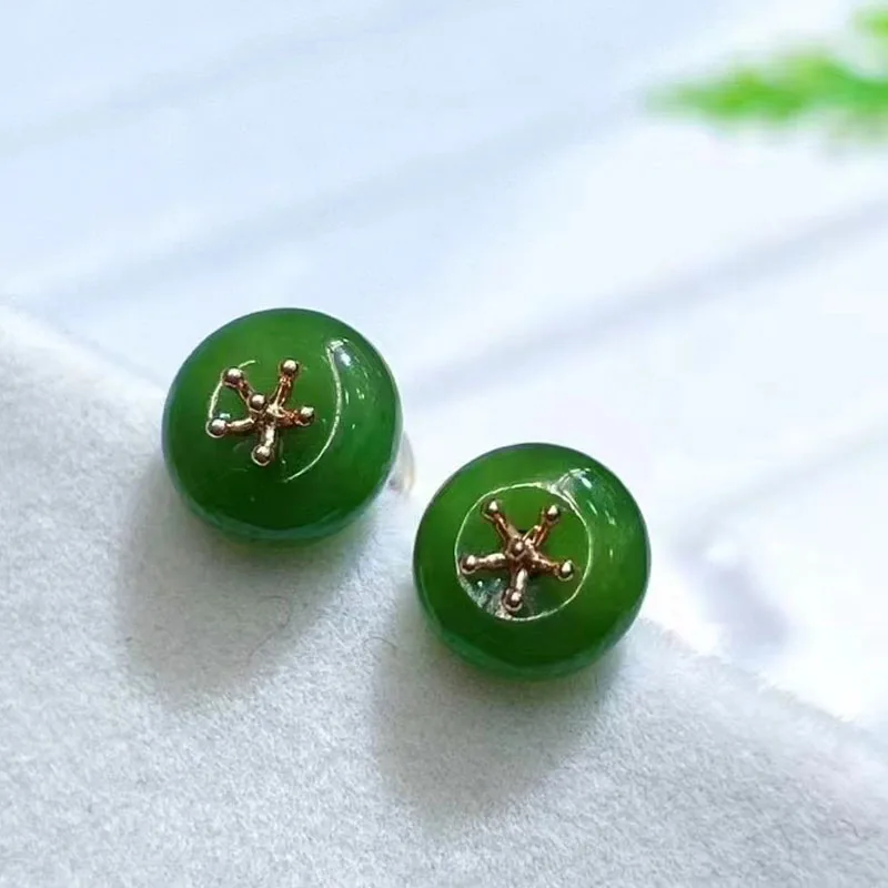 

Hot selling 18k gold stud earrings yang green old material Hetian jade jasper Ping An buckle earrings persimmon shape earrings