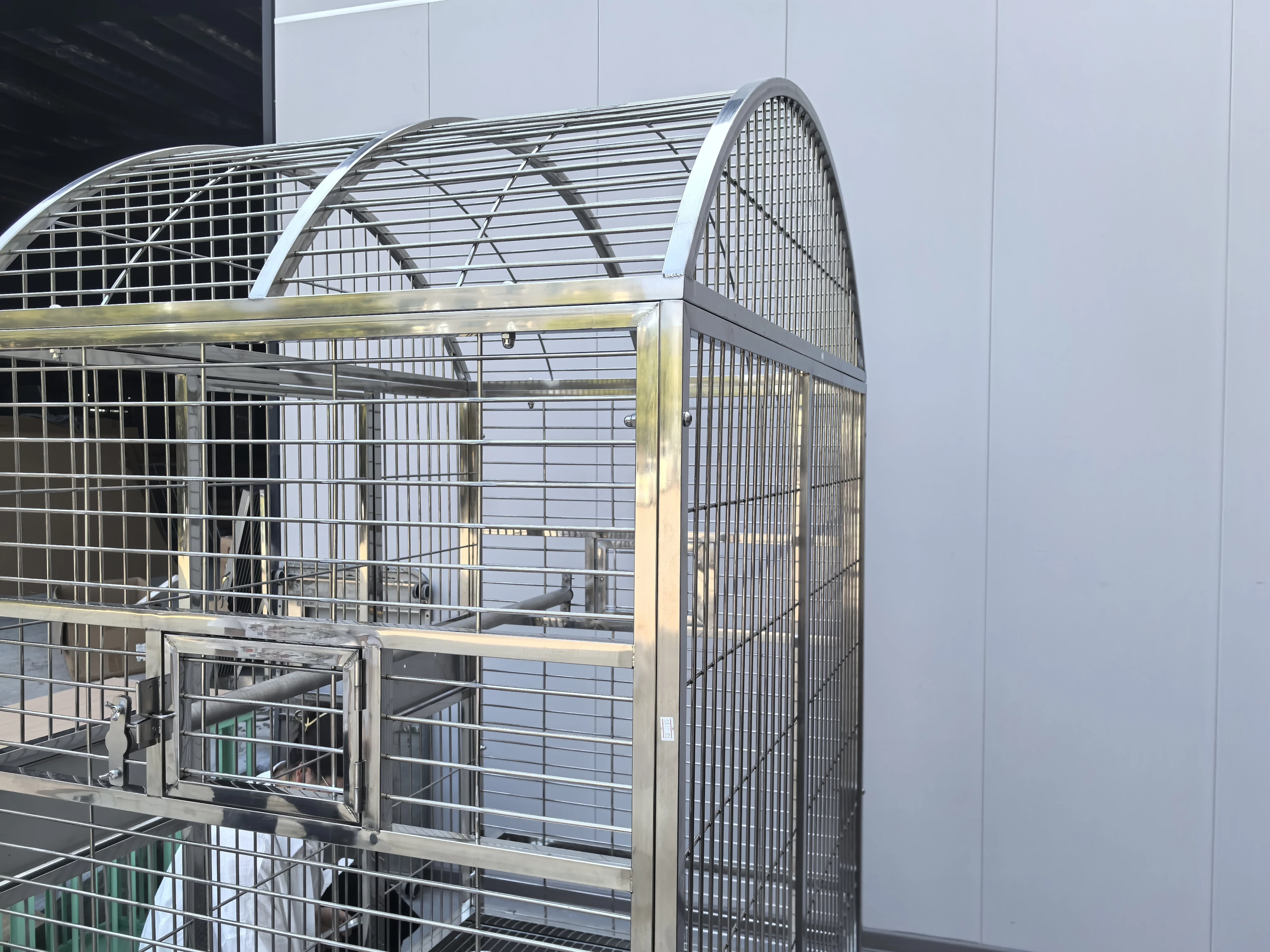 Large Luxury Bird Cage Stainless Steel Square Style Grinding Rod Feeder Breathable Pet Parrot Breeding Cage Solid Pattern Box