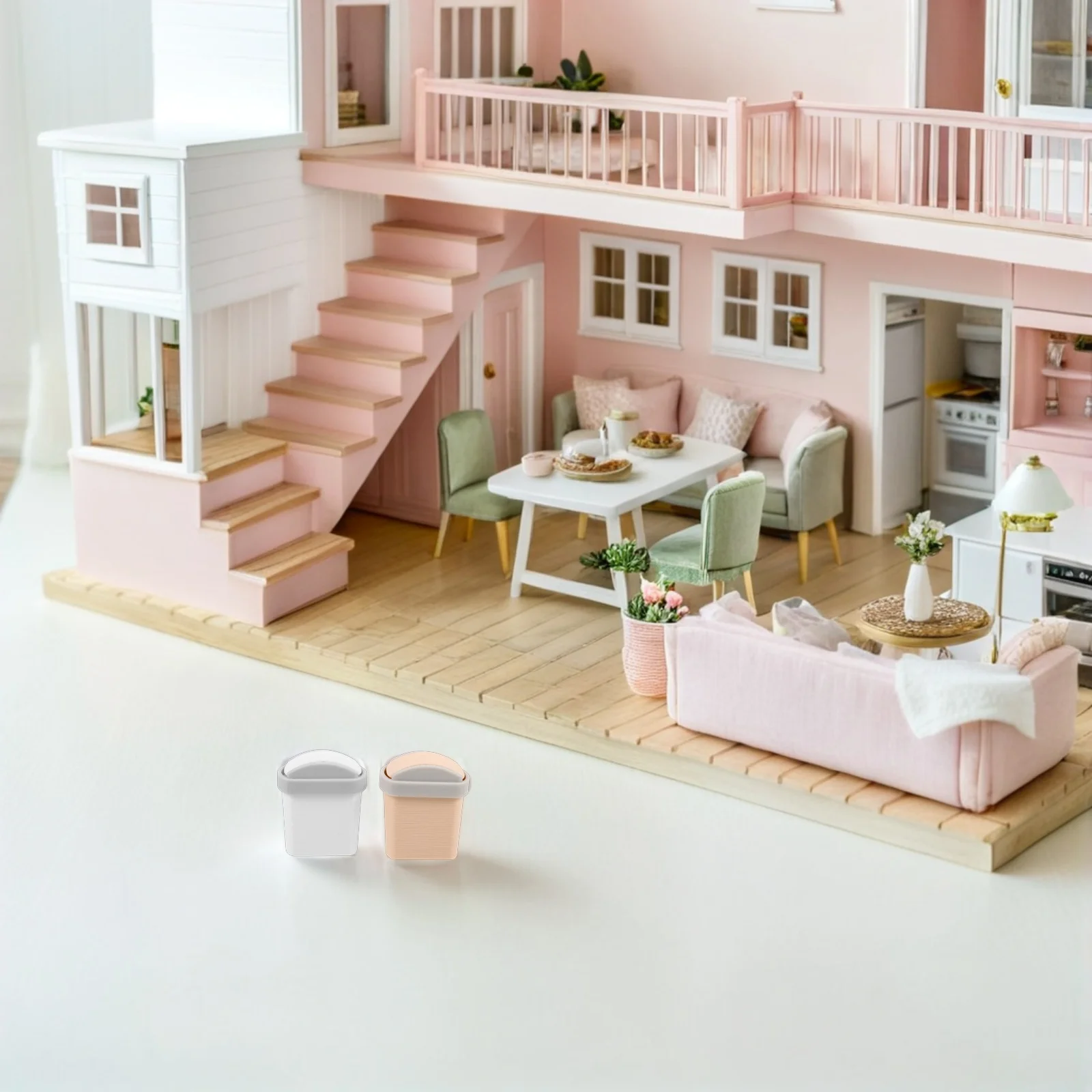 Mini lata de lixo em escala 1:12, 2 peças, tampa superior de balanço, lixeira de plástico leve, decoração de móveis em miniatura, uso de mesa