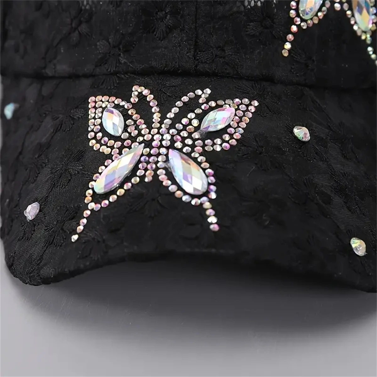 Spring, autumn and summer new Korean version of women\'s diamond small flower baseball cap breathable tie-in hollow flower cap