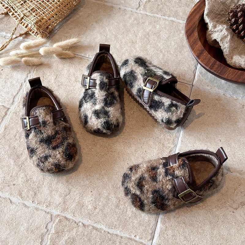 2026 Winter New Children Fashionable Leopard Print Plush Slippers Universal Cotton Drag Luxury Buckle Design Girls Shoes 21-30