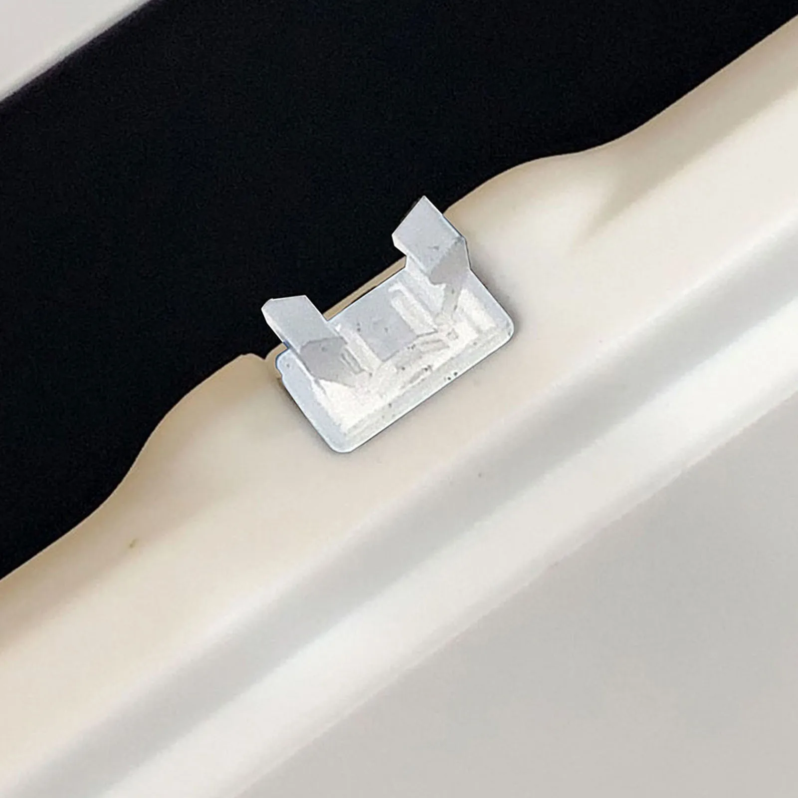 

10Pcs Plastic Press Type Trash Can Buckles Garbage Bin Locks Replacement Universal Trash Bucket Clips Waste Bin Lock Accessories