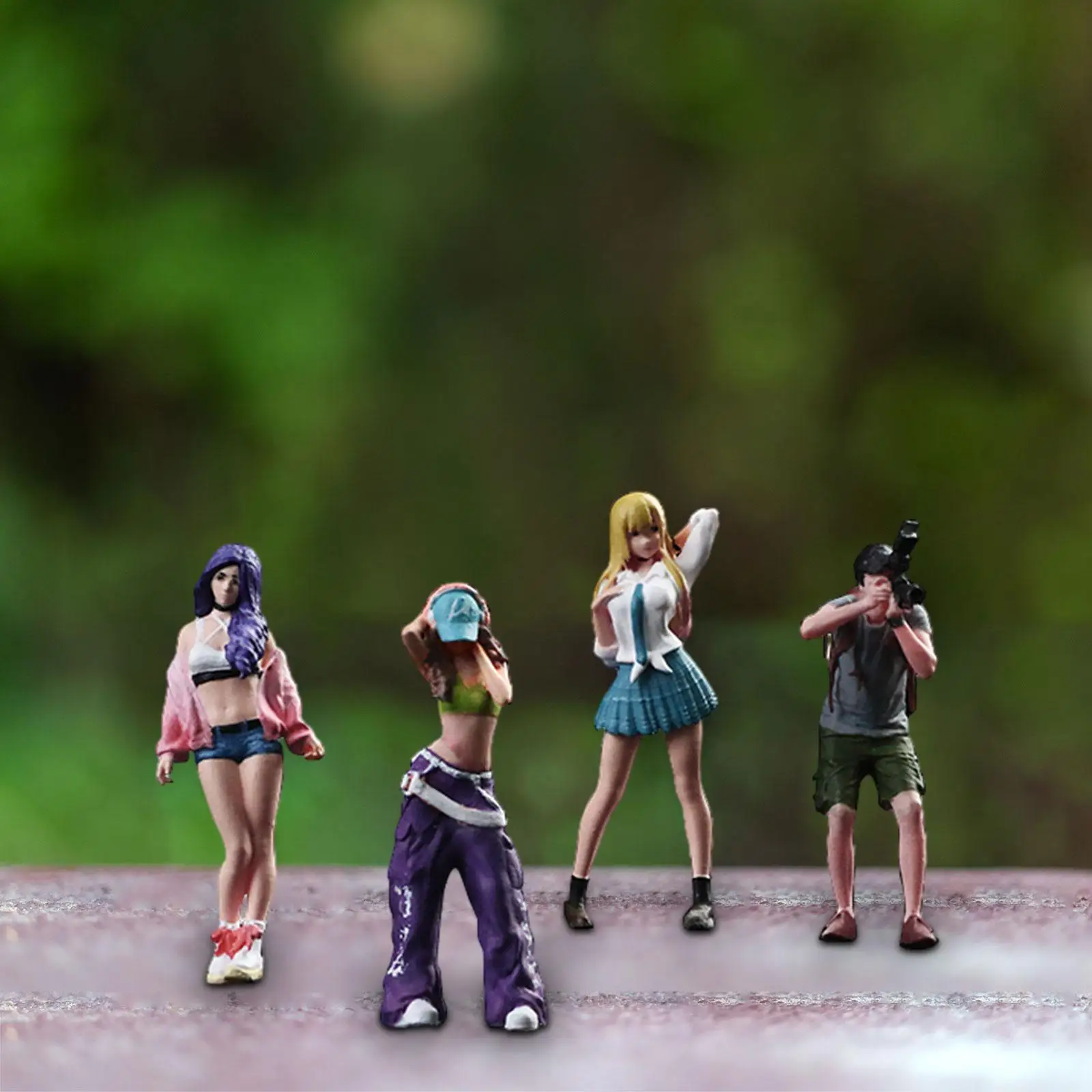 

4Pcs 1:64 Scale Girl Figure Micro Landscape Sand Table Layout Decoration Street Female Figures Diorama Scenery Tiny People Model