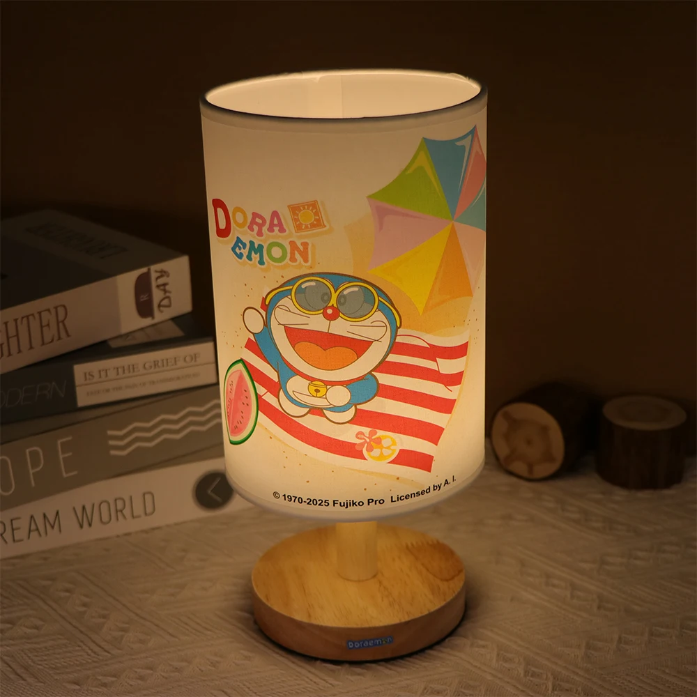 Lampada da tavolo a LED per cartoni animati con presa USB Lampada da tavolo a luce calda Comodino Arredamento della stanza Paralume in tessuto Illuminazione del soggiorno