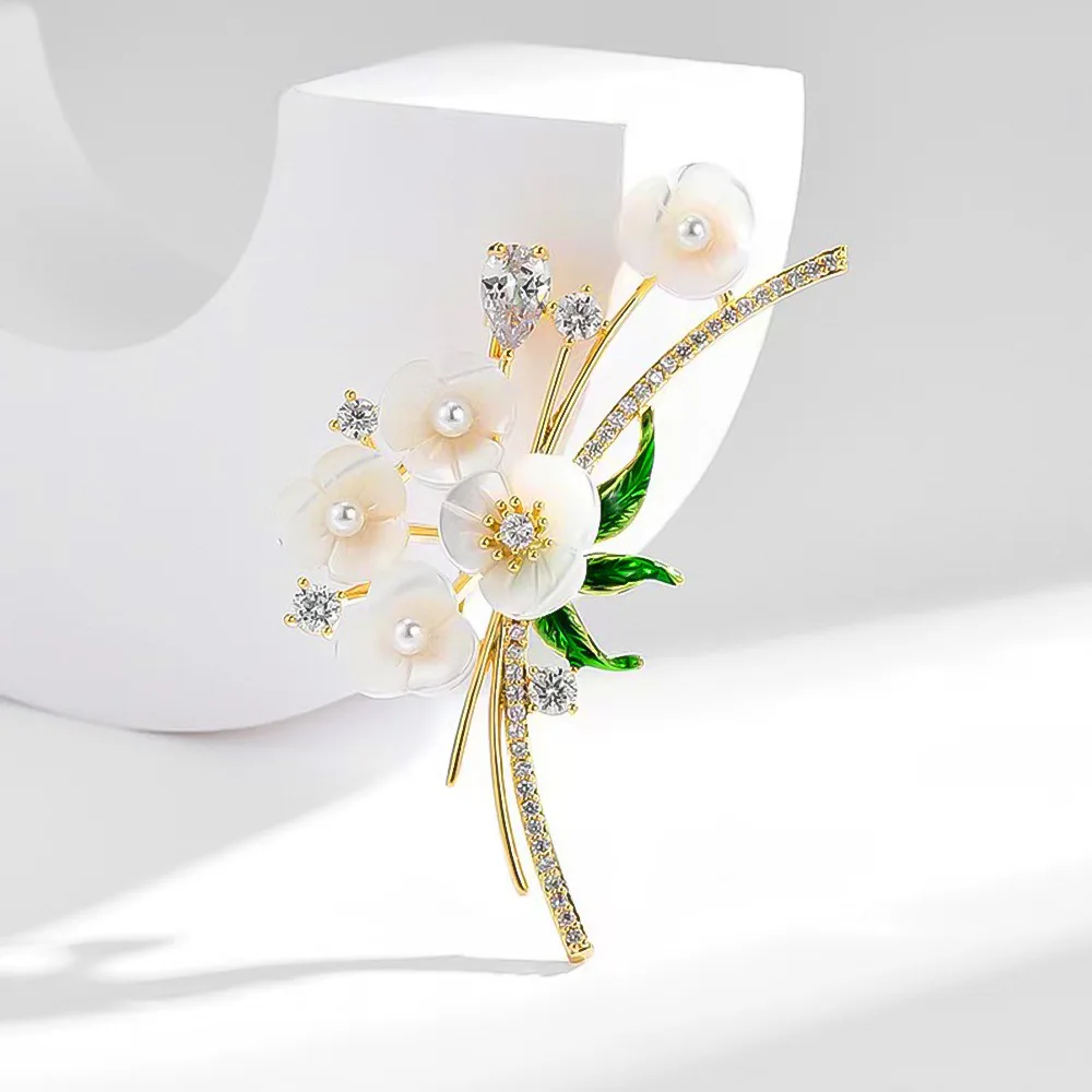 New Fashion Shell Pearl Flower Brooches For Women Exquisite Enamel Flower Brooch Elegant Clothing Pin Wedding Party Jewelry Gift