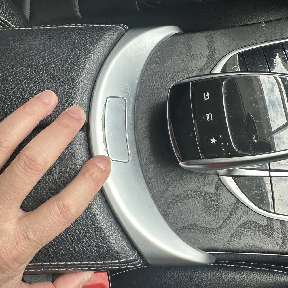

Car Center Console Armrest Cover Button Central Storage Box Switch For Mercedes BENZ C Class W205 C300 C400 GLC W253 2056803407