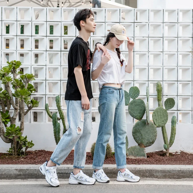 

Men's and women's casual leather running shoes, classic retro mesh fabric shoes, white and silver
