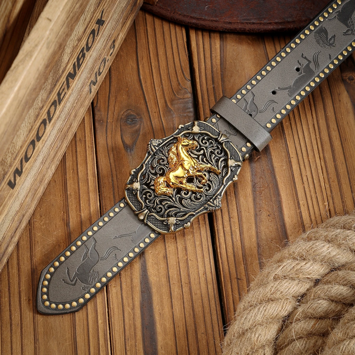 Ein Unisex-Gürtel im Western-Stil mit Vintage-Metallschnallen, strapazierfähigem PU-Leder und einem modernen Modeaccessoire für Cowboys. – Detail 5