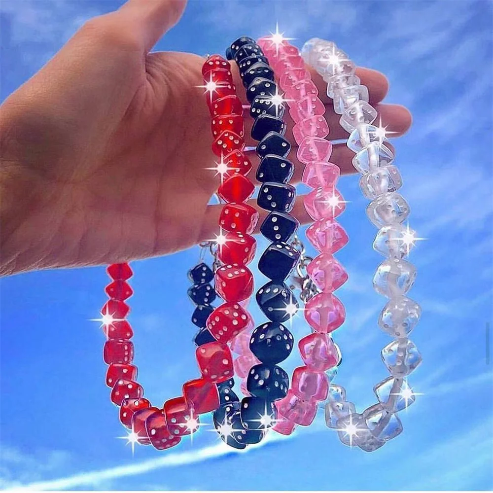 女性のためのカラフルなアクリルダイスビーズストレッチブレスレット、創造的な面白いゲームダイスブレスレット、パーティージュエリーアクセサリー、ファッション