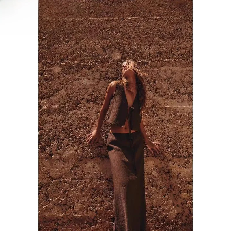 

Faionable женское новое поступление, лето 2024, плиссированный повседневный жилет в полоску с поясом, оригинальный дизайн, V-образный вырез без пуговиц, другой материал...