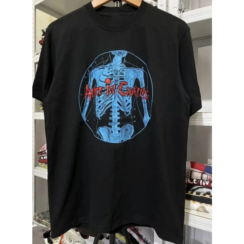 Vintage Alice in Chains Band Unisex Harajuku Style Trendy Street T-shirt Suitable for All Seasons