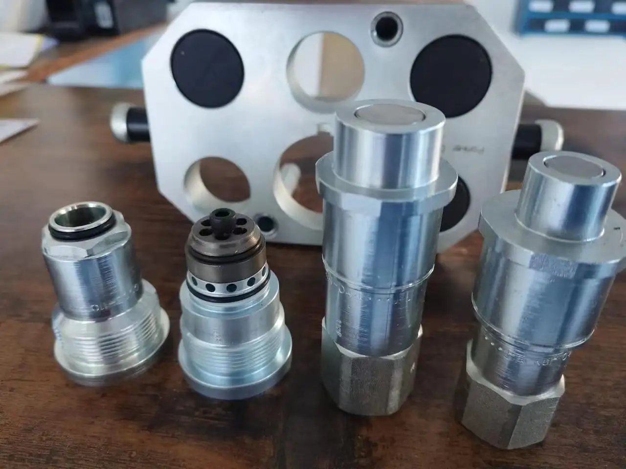 Offre spéciale AXE21789 coupleur rapide hydraulique pour chargeuse compacte