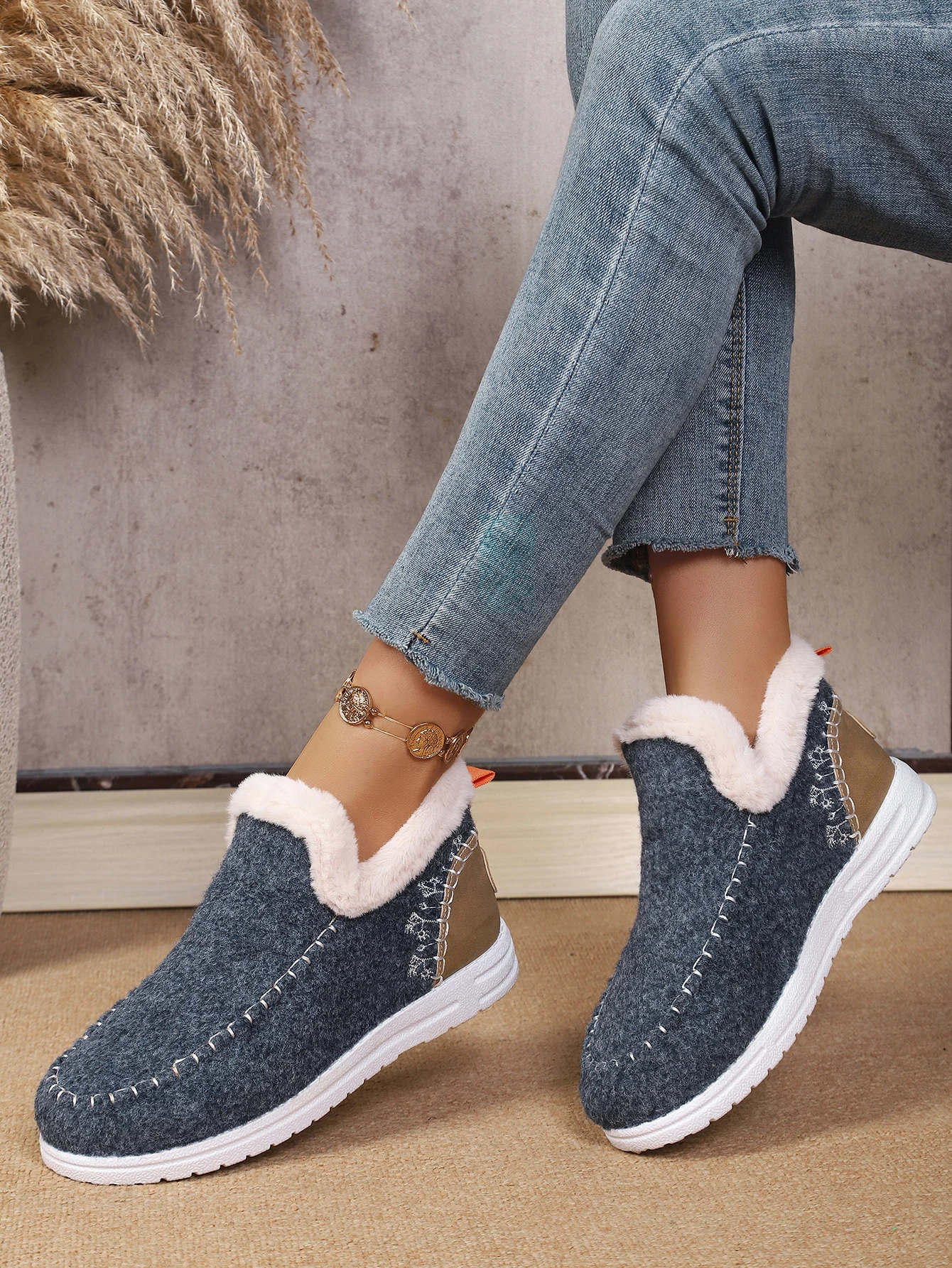 Damen Winter Slip-On Stiefeletten mit Flauschigem Kragen, Weichem Filz, Warmem Fleecefutter, Flach, Rutschfest, Leicht, für den Alltag, Schneestiefel – Detail 36