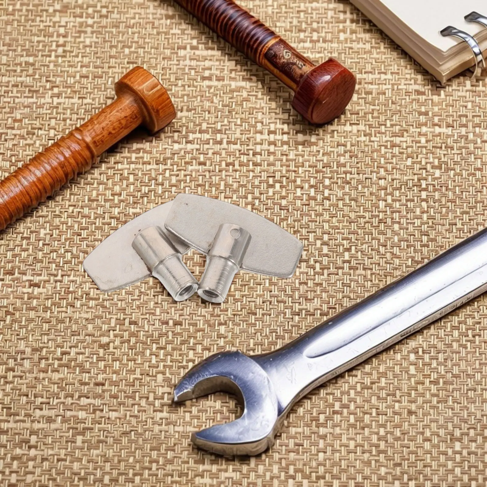 

2pcs Mechanical Winding Keys For Alarm Clocks Vintage Clock tools Durable Metal Design For Home Office School Use Clock