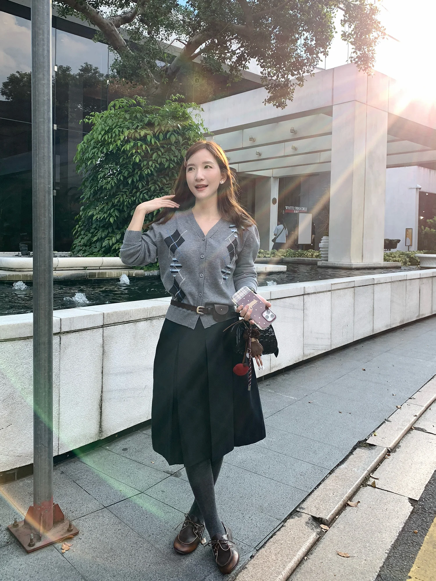 

Корейский вязаный кардиган XierZ в стиле кэжуал, винтажный, с открытыми плечами, женский, осенний, стройнящий, с индивидуальным дизайном, с ромбовидным узором, V-образный вырез...