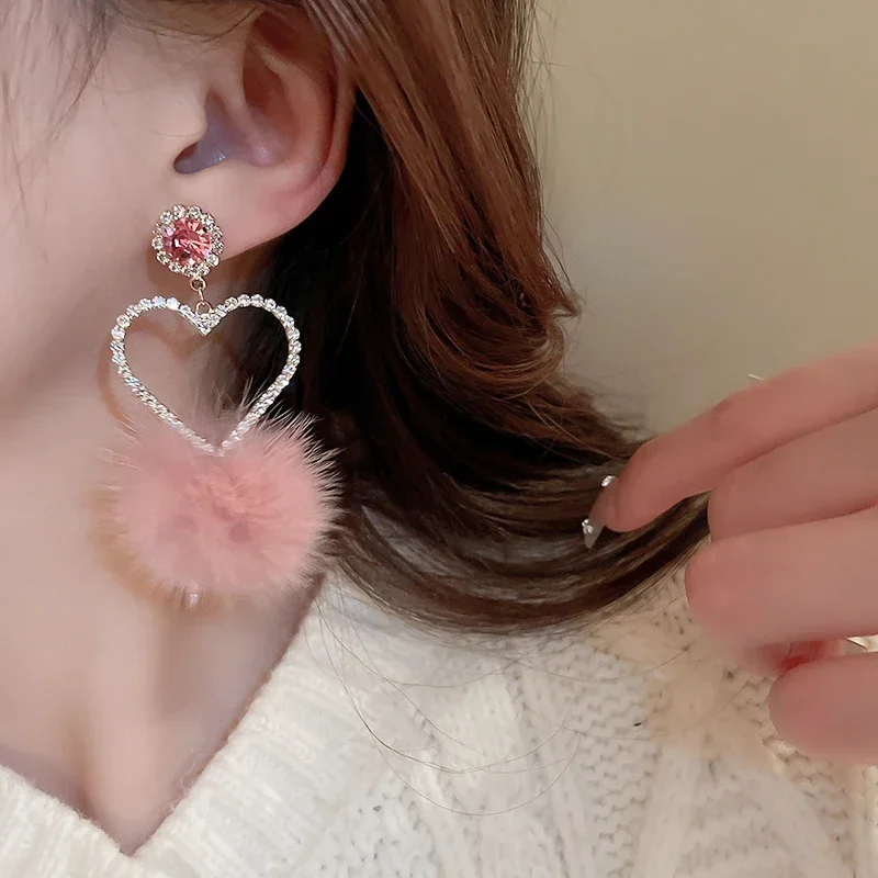 FYUAN Fashion Love Heart Asymmetry Crystal Dangle Earrings Pink Fur Ball Rhinestone Drop Earrings for Women Jewelry Gift