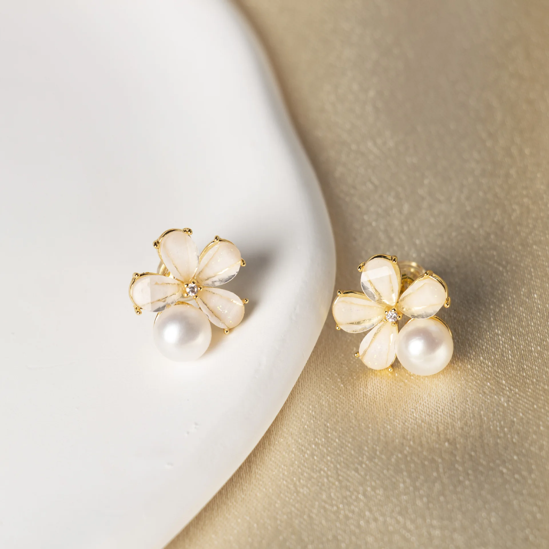 

New Arrival 100% Natural Freshwater Pearl Fashion Flower Design 14k Gold Filled Ladies Stud Earrings Jewelry Women Gifts