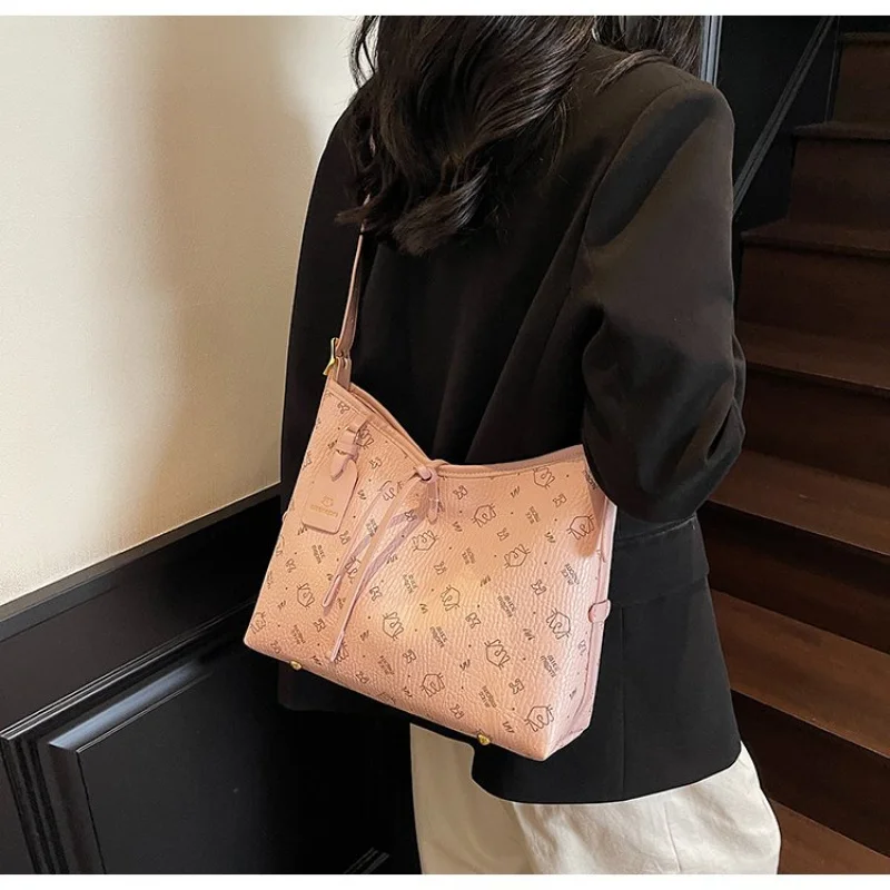 

Elegant Women Shoulder Bag With Embossed Crocodile Pattern And Gold Hardware For Luxurious Expensive Feel