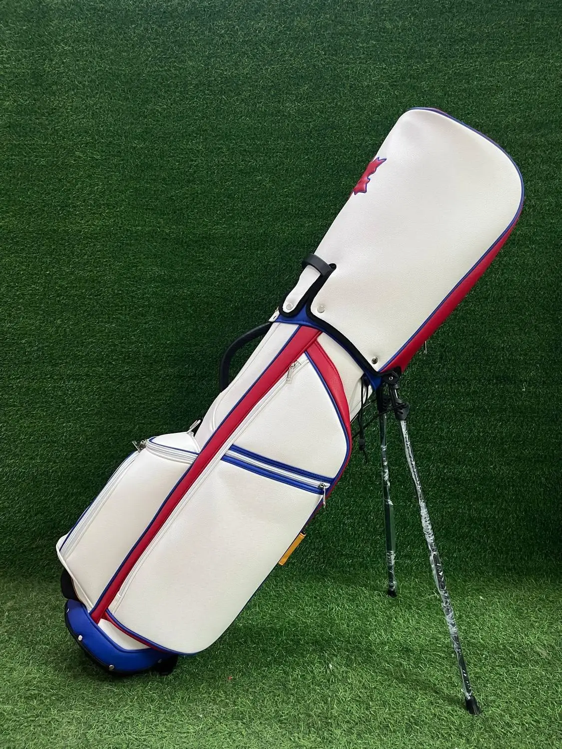 

Large Capacity Unisex Golf Stand Bag – Waterproof & Lightweight, Standard Size Easy-Carry Club Bag
