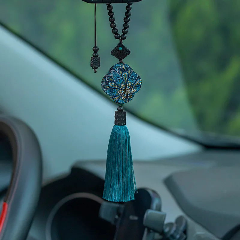 Sandalwood four leaf clover car hanging ornament 2026 new handmade lucky pendant with tassel for vehicle rearview mirror interio