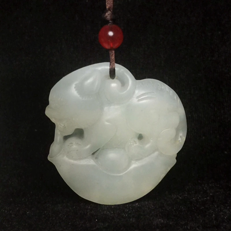 

Chinese Jade Hand Carved Wealth Unicorn Pi Xiu Statue Necklace Pendant H 4.7 CM