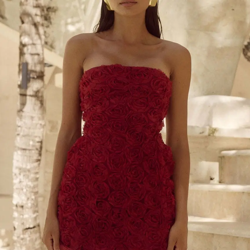 2025, neue Damenmode, sexy Mädchen, reines Verlangen, vielseitiges dreidimensionales trägerloses und hüftumarmendes Kleid mit Blume