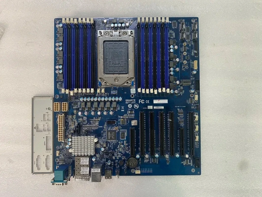 The MZ32-AR0 PCI-4.0 Supports AMD EPYC 7002/7003 CPU Motherboards